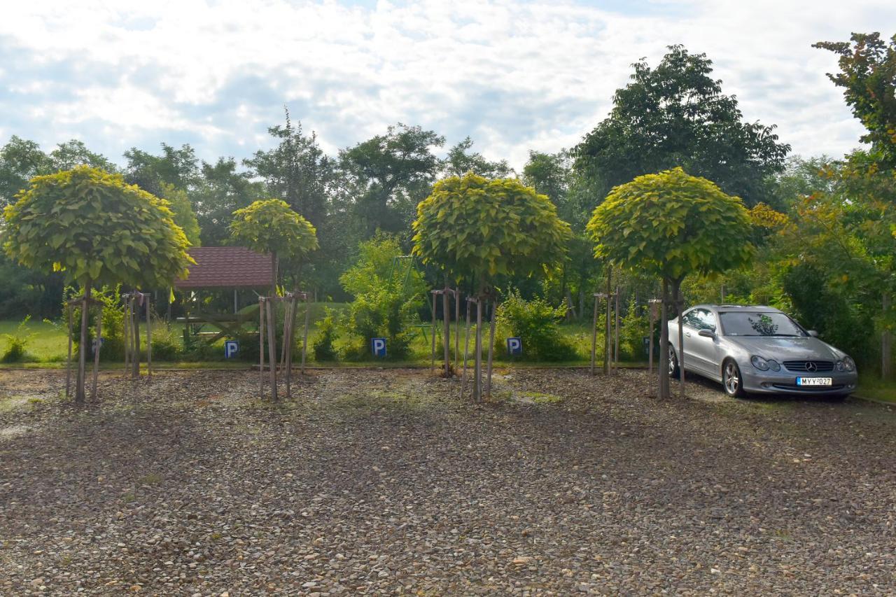 Nyakigláb Villa Szegi Exterior foto