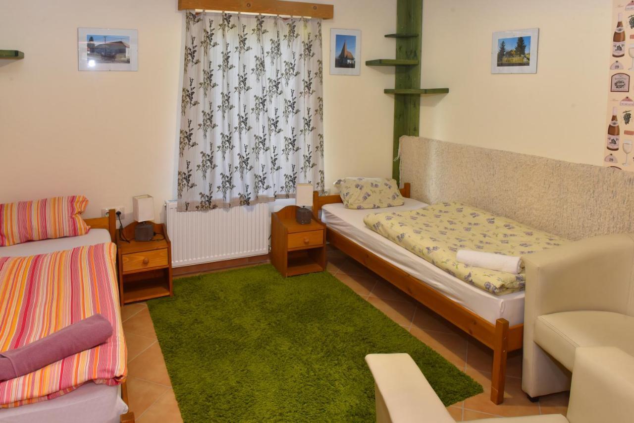 Nyakigláb Villa Szegi Exterior foto